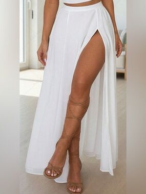 Elegant White Maxi skirt